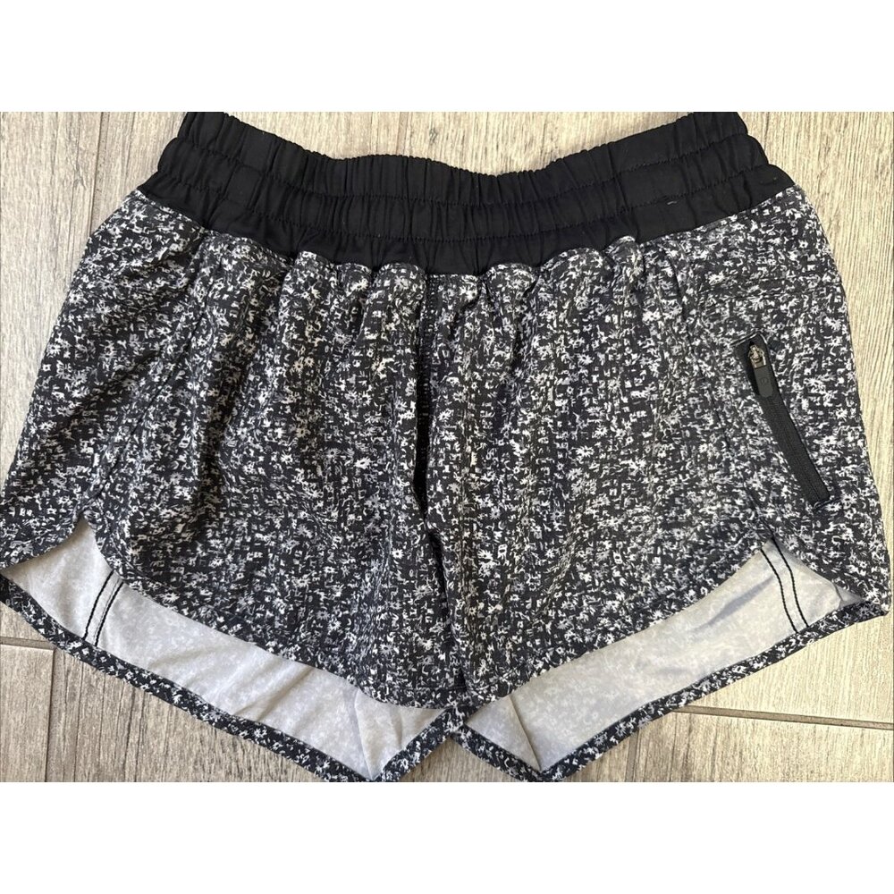 Lululemon Hotty Hot Shorts Size 4 Black White Floral